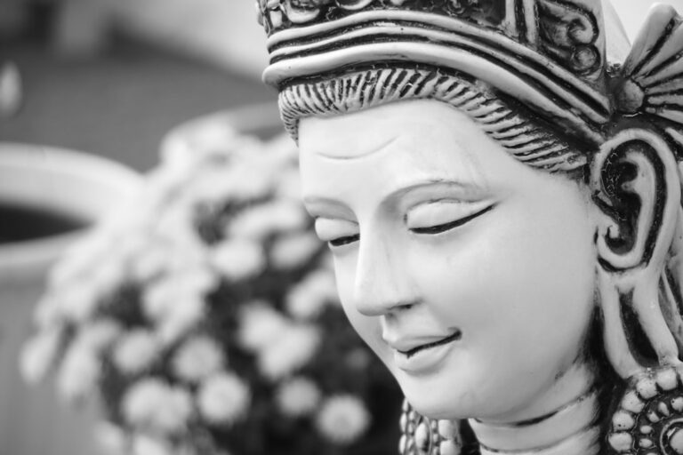 Descubre la paz interior a través de la meditación vipassana